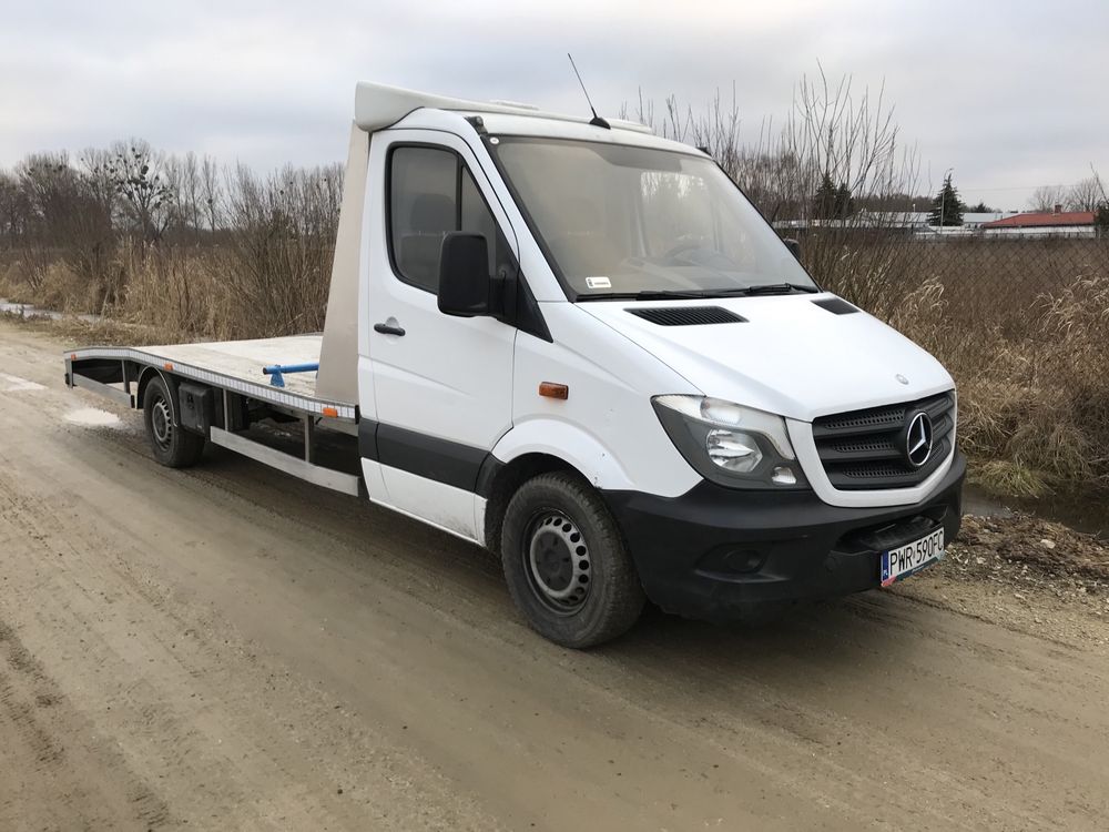 Autolaweta najazd laweta wynajem transport Mercedes Sprinter