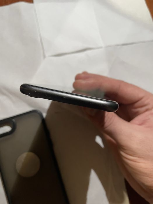 Продам айфон 8 на 64гб