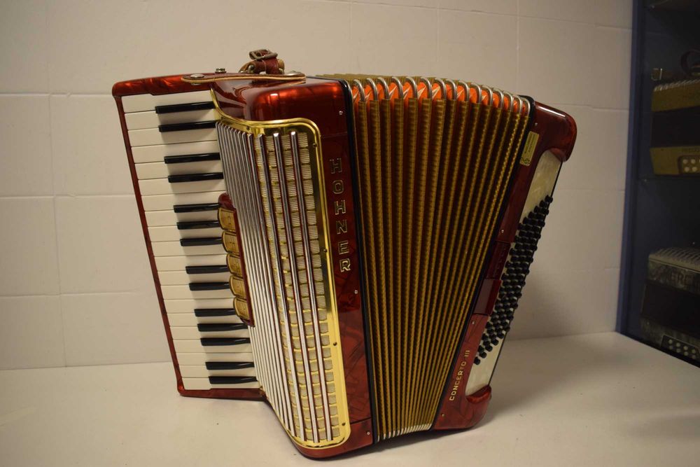 Acordea Hohner Concerto III 3 voz 72 Baixos, N .330