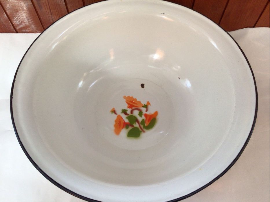 Миска - таз  емальована діам. 40см.,  алюмінієва діам. 45см..