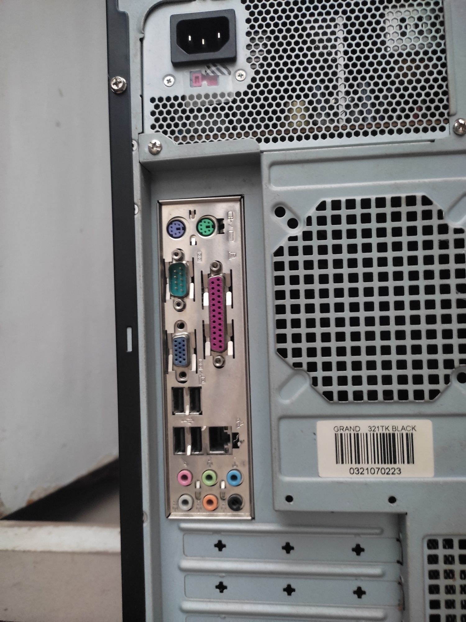 Комп'ютер надійний 500gb+хоррший 2 ядерний процесор.робить шустро.