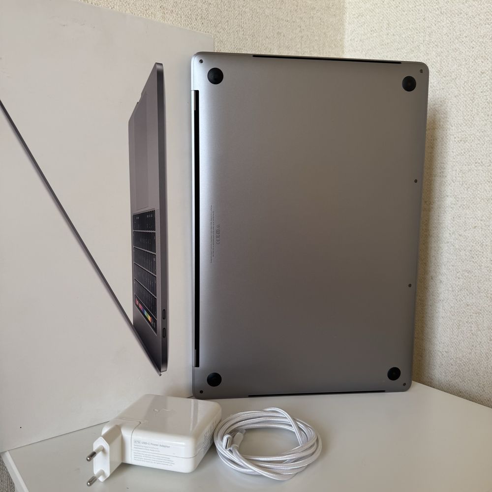 Ідеальний! MacBook Pro 15 2019 i9, 16Gb, ssd 512gb