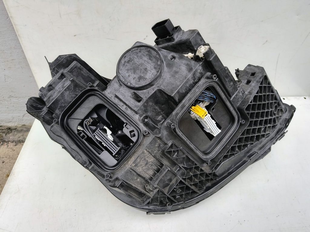 Mercedes W213 E-klasa 16-20 - Reflektor lewy LED Multibeam EUR.