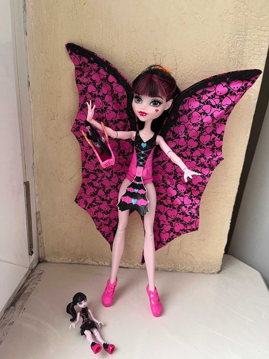 Mattel Monster High Дракула Дракулаура з крилами кажан трансформер