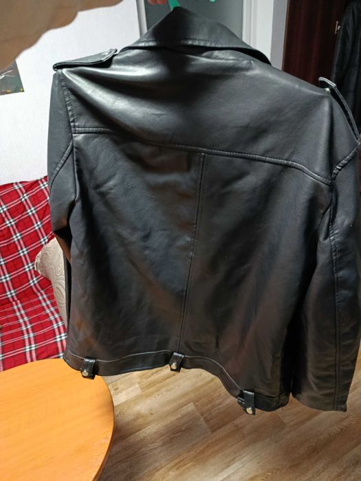 Черная косуха Stradivarius (эко-кожа), состояние идеальное, р. М