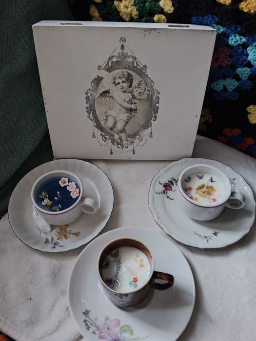 Świece sojowe w filiżance porcelanowej