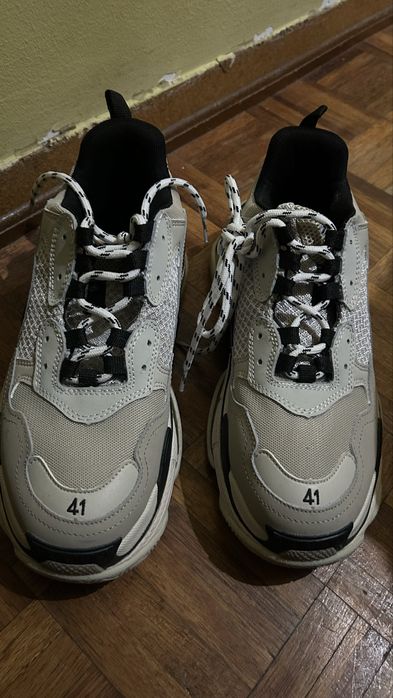 ténis estilo Triple S