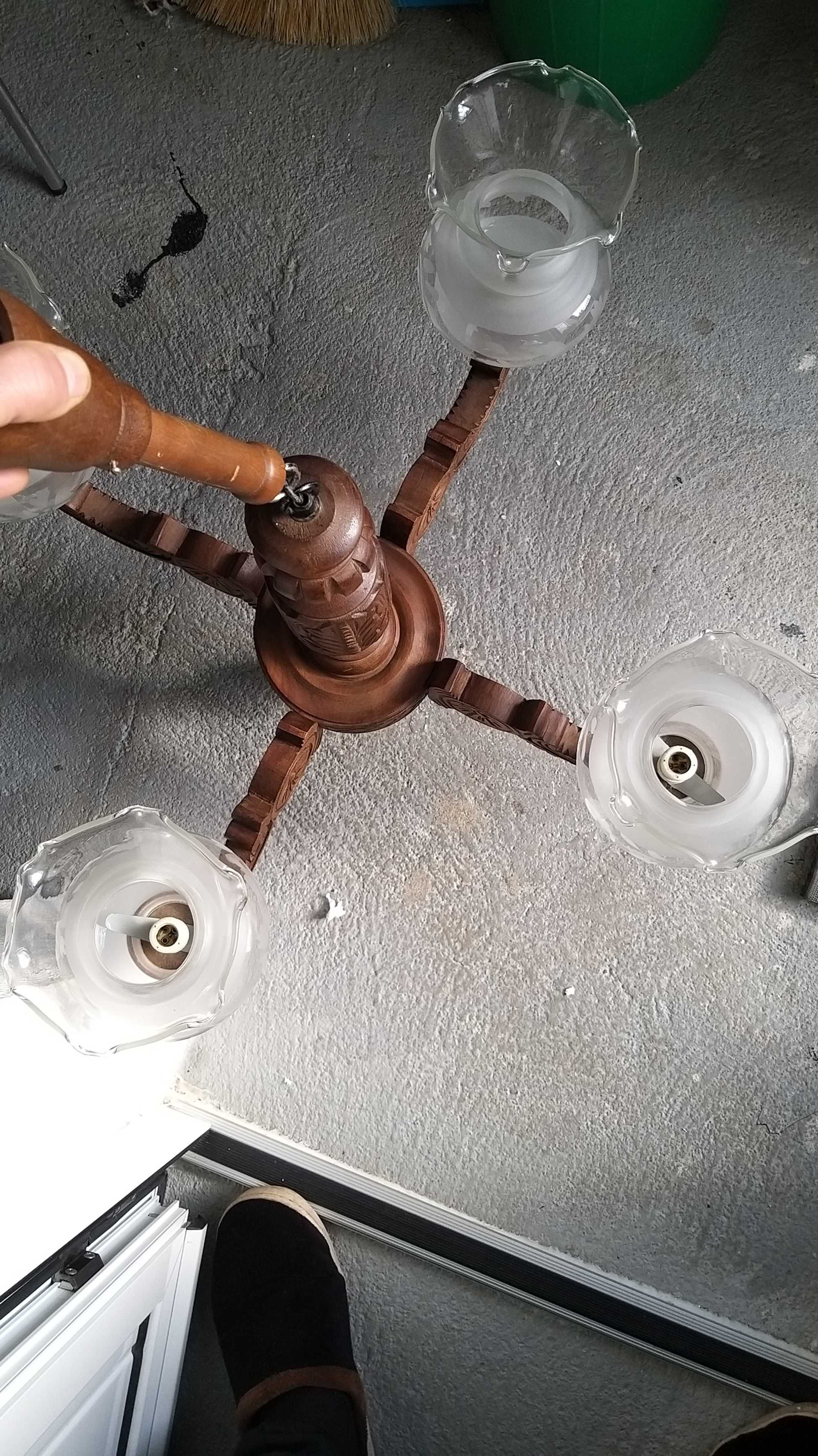 candeeiro de teto em madeira