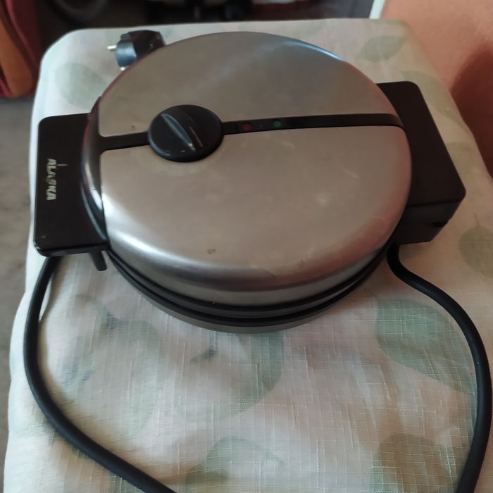 Электро вафельницав нормальном состоянии