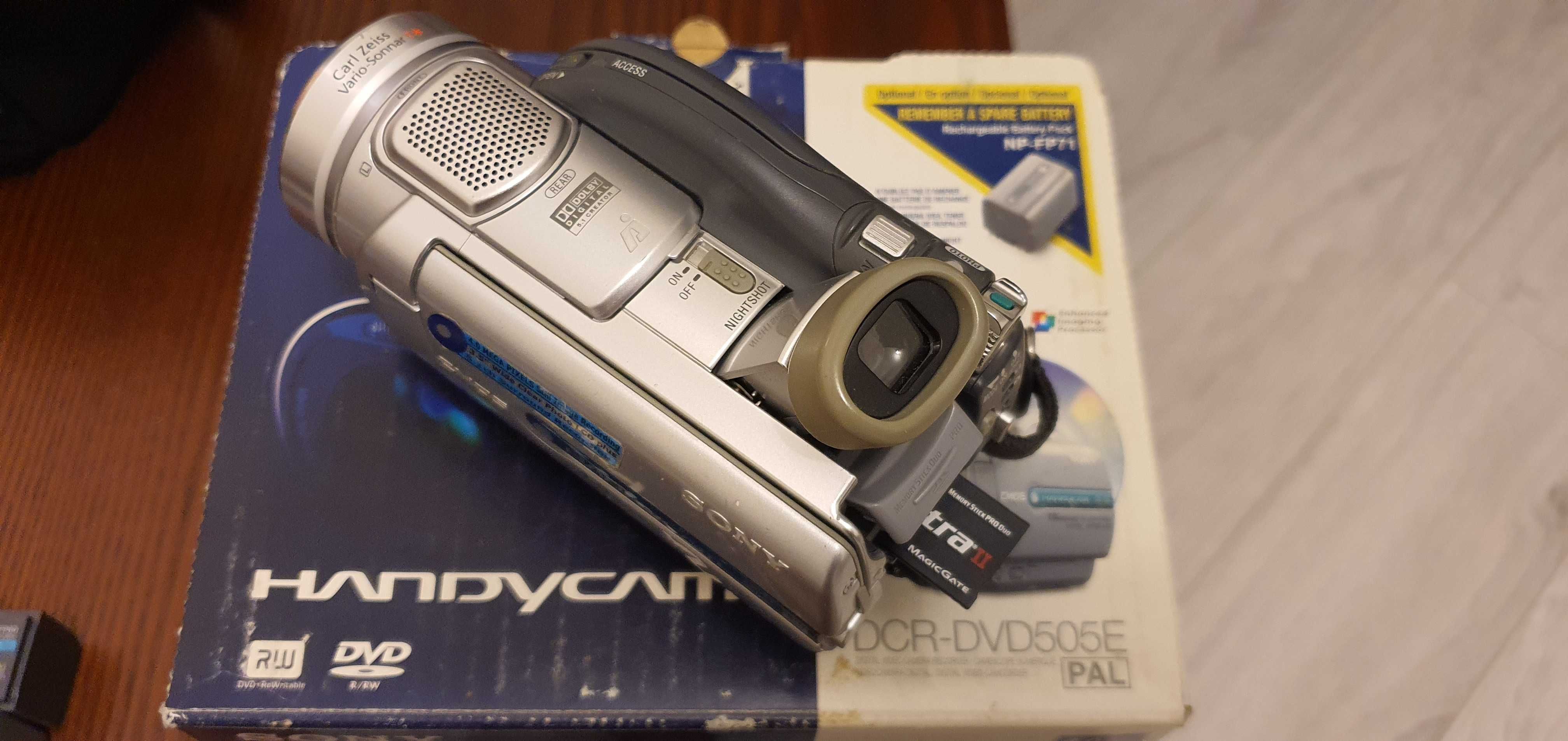 Видеокамера Sony Handycam DCR-DVD505E(компактная и умная)