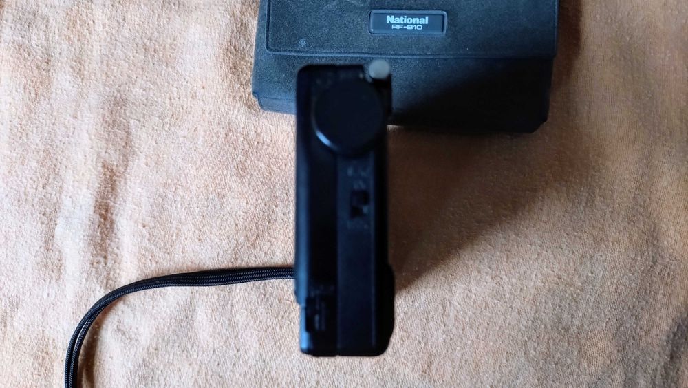 Mini radio portatil raro National/Panasonic RF-B10 8 Bandas