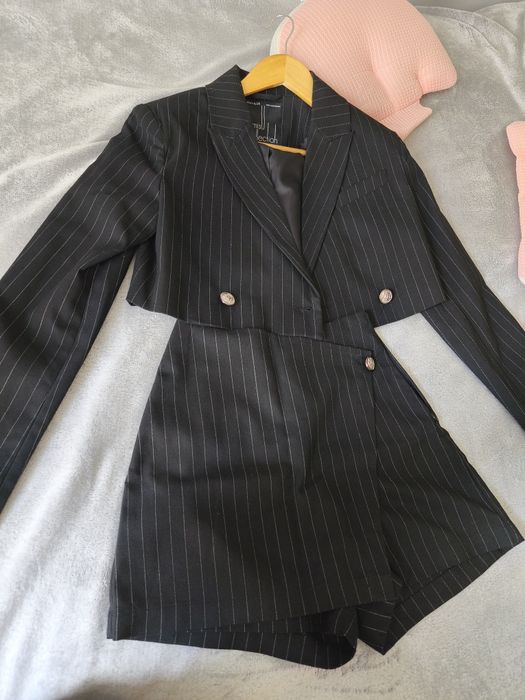 Костюм жіночий у смужку