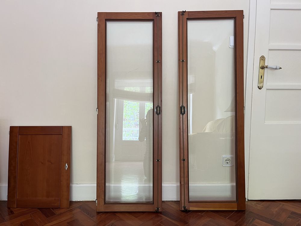 3 portas em madeira de cerejeira – 2 com vidro, 1 cega  madeira nobre