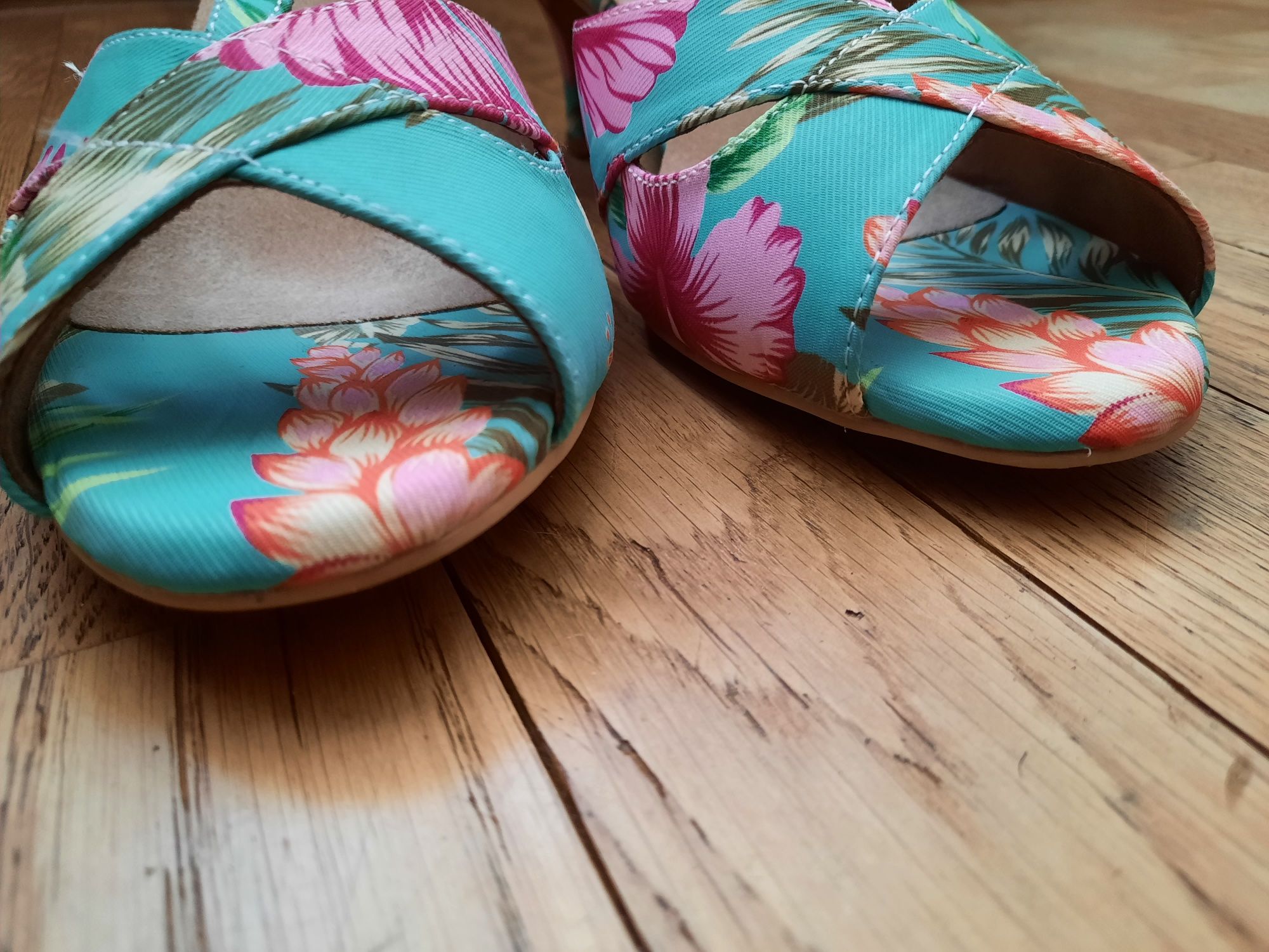 Buty damskie na szpilce 6cm kolor miętowy w kwiaty
