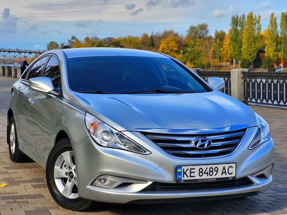 Hyundai Sonata.  2 l