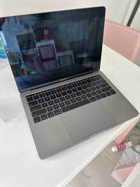 Macbook Air 13” 1TB, i5, 8GB