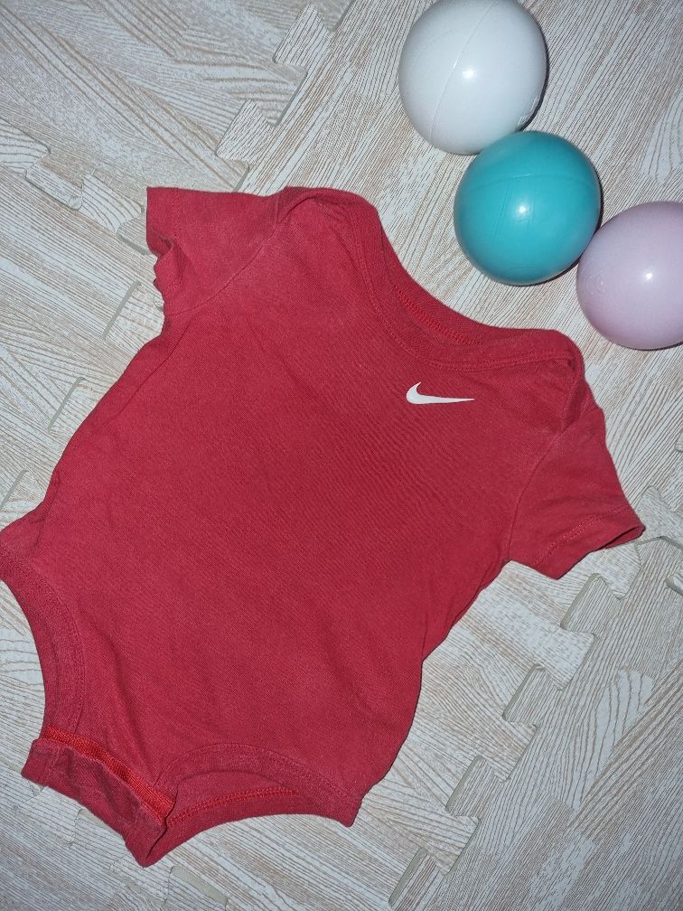 Body nike rozmiar 62-68