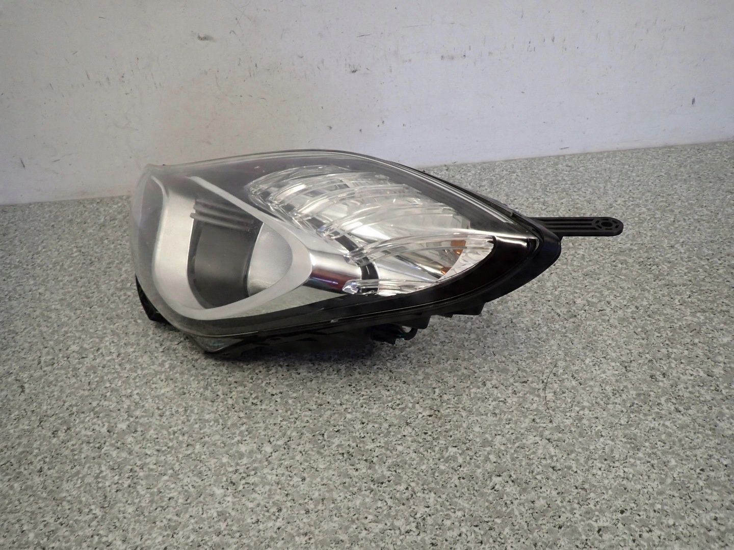 HYUNDAI IX20 HB 09- REFLEKTOR LAMPA PRZEDNIA LEWA EUROPA
