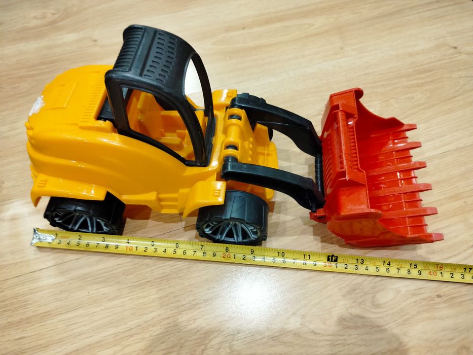 Машини будівельні, трактори великі з рухомими частинами