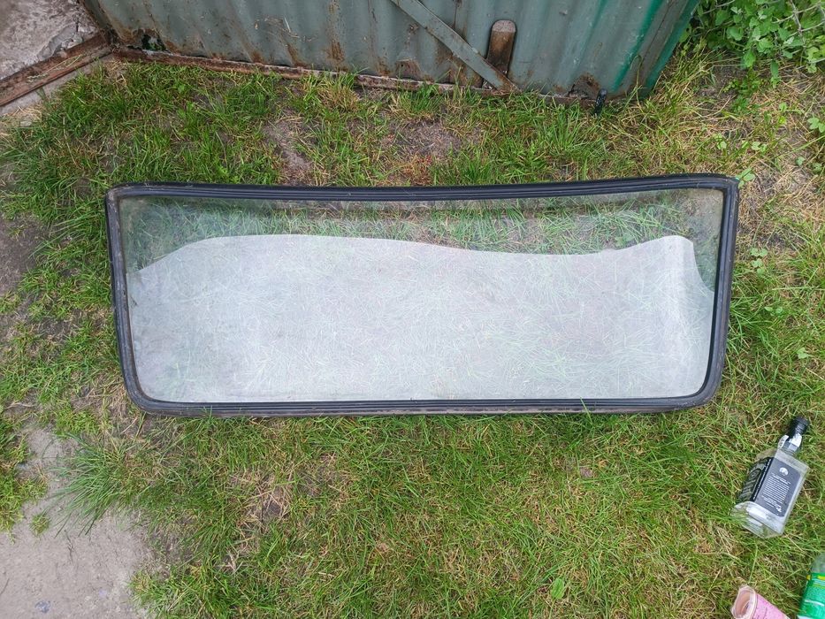 Продам заднє   скло ваз 2101-2107
