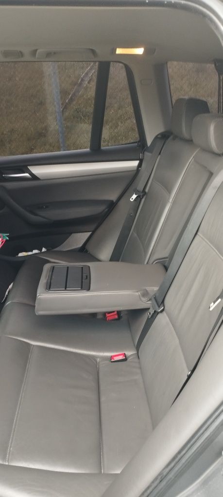 BMW xdrive 2.0 cinza escuro