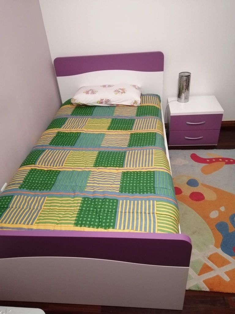 Cama de criança+mesa de cabeceira