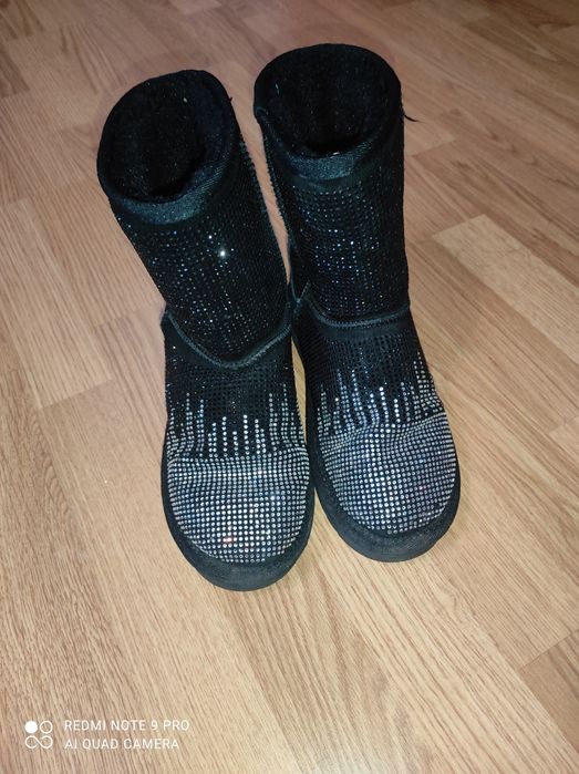 Угі жіночі в камінцях