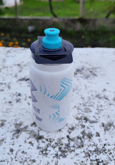 Bidon Elite Fly Team Bahrain Vic 550ml