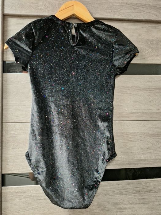 Продам костюм (купальник] для  виступу