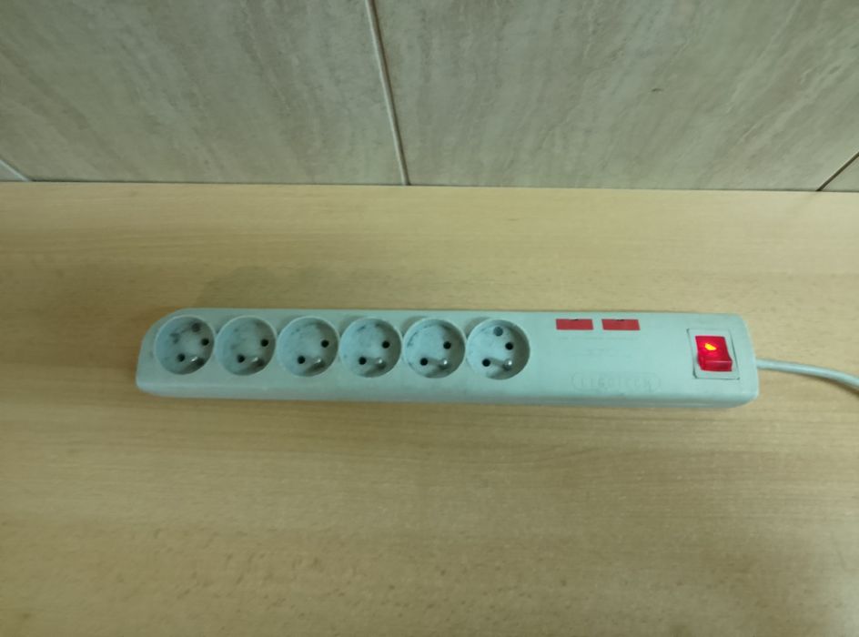 Przedłużacz rozdzielacz Elgotech na 6 gniazd 1,5 m