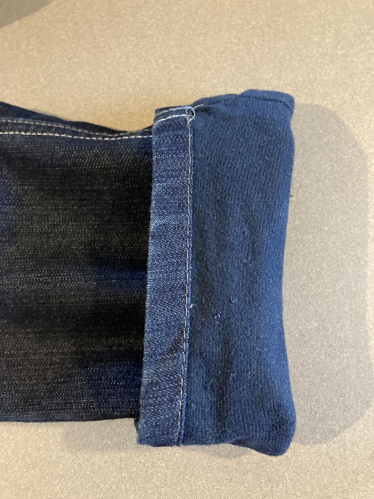Spodnie jeansy ocieplane chłopięce r. 134 cm, nowe