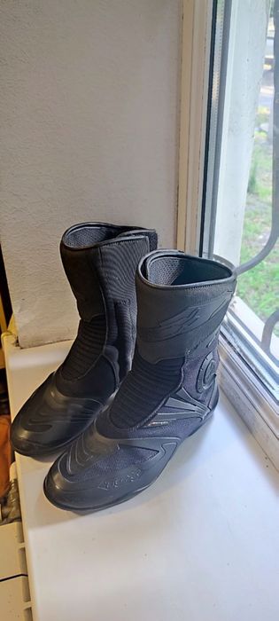 Подам мото боты на Gore tex .