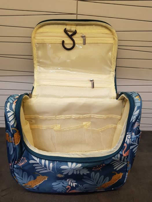 Kosmetyczka podróżna z haczykiem