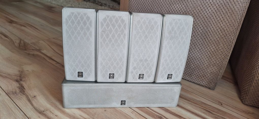 Głośniki Yamaha 4 plus centralny 30W srebrne
