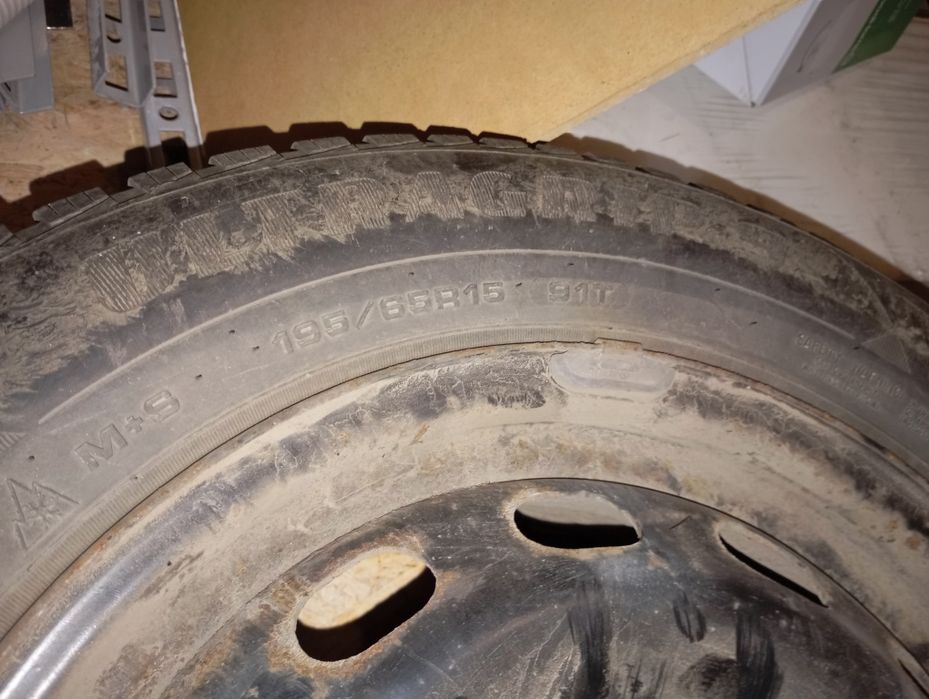 Opony zimowe  Goodyear Ultra Grip 9, 195/65R15 felgi stalowe 5x108 kol