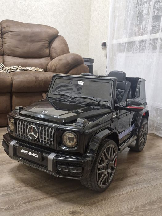 Дитячий електромобіль