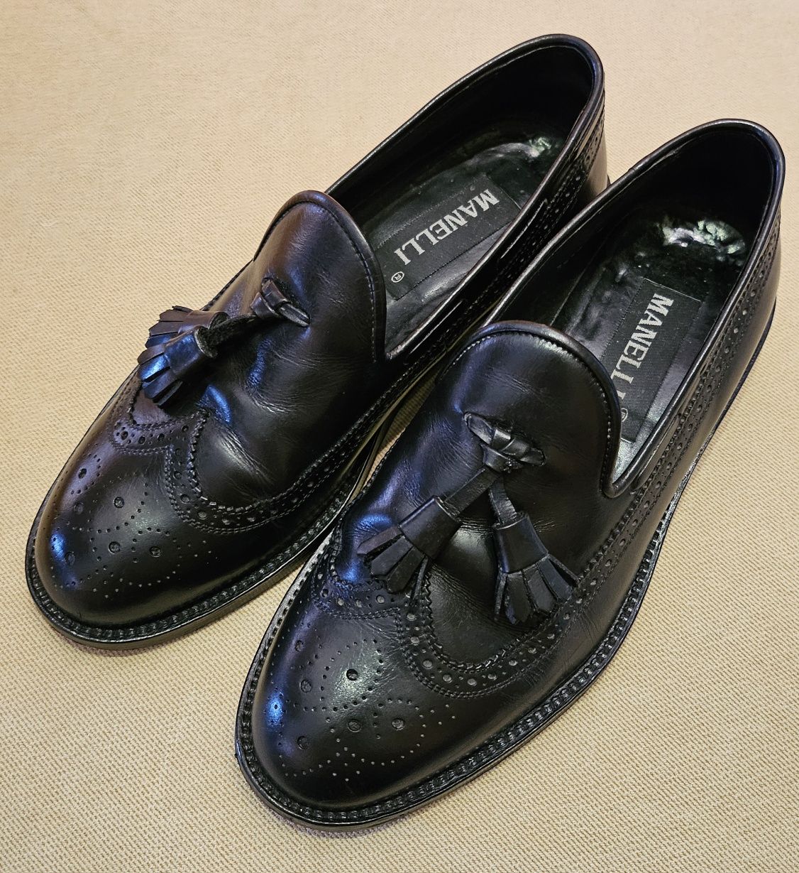 Mocassins wingtip perfurados pretos