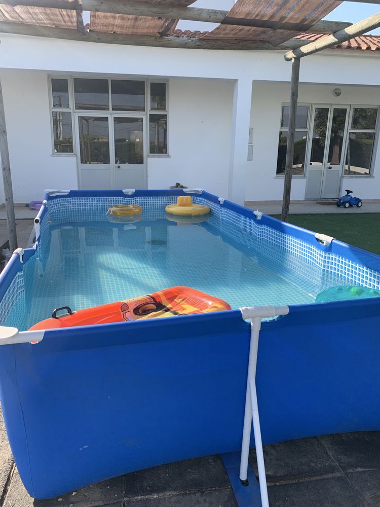 Piscina grande dimensão