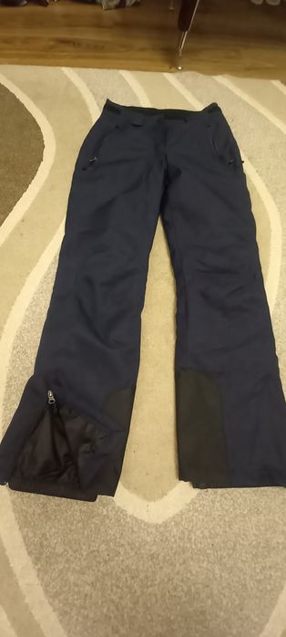 Продам жіночий лижний костюм.