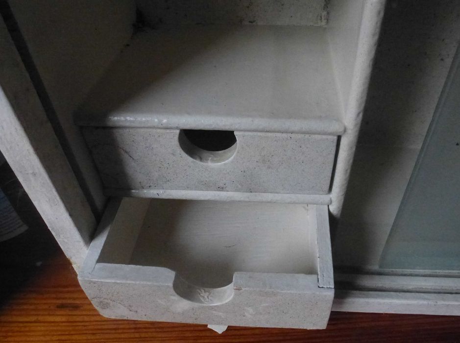 Stara szafka drewniana łazienkowa apteczka PRL