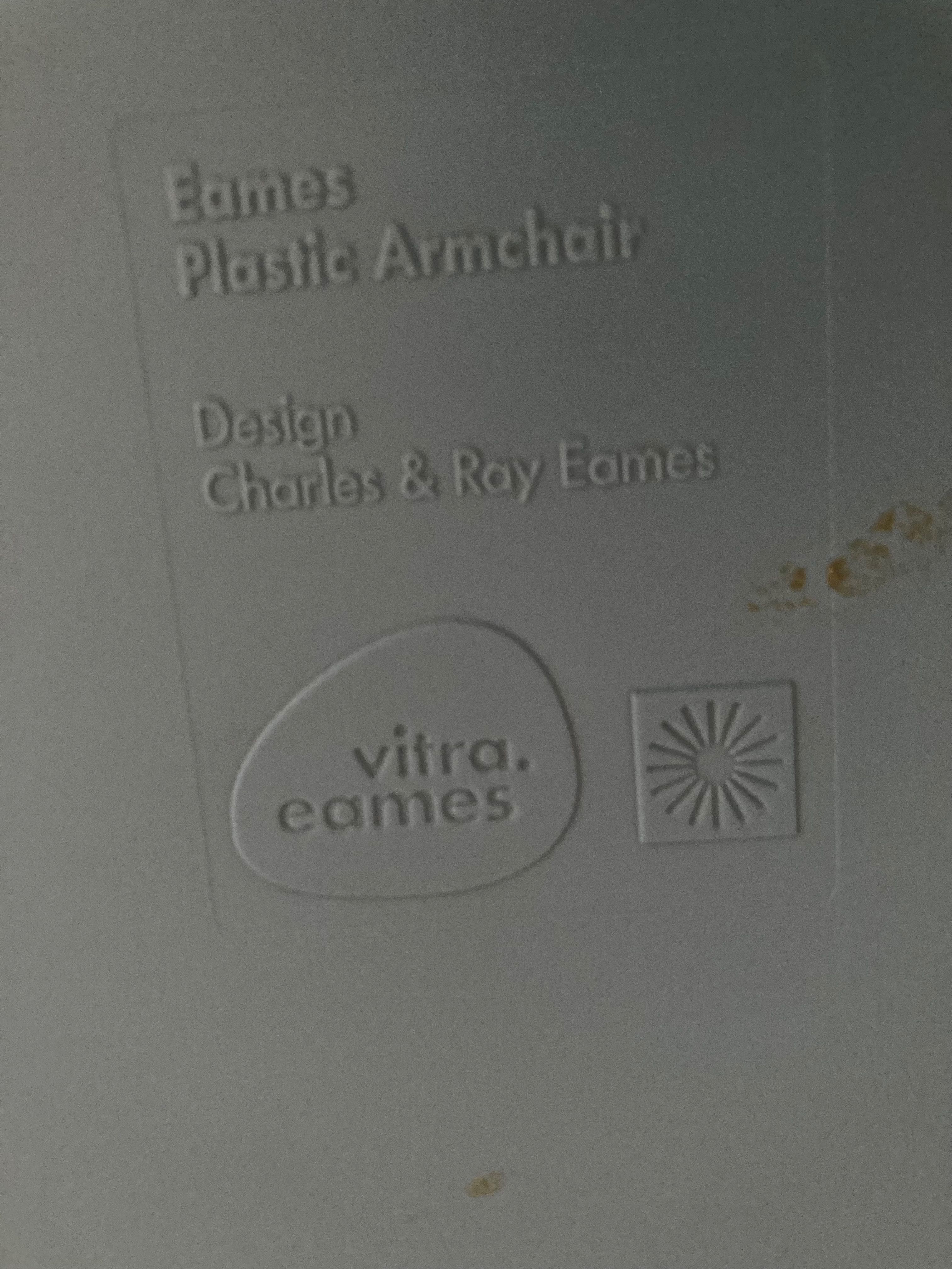 Cadeira original azul Charles & Ray Eames da Vitra