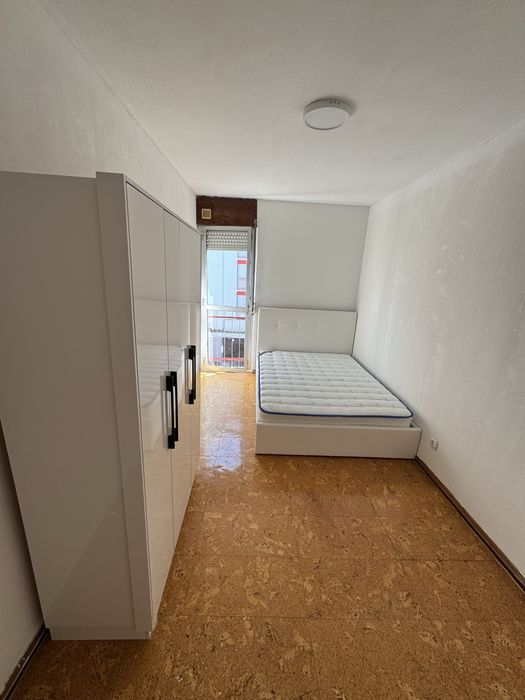 Aluga-se quarto casal