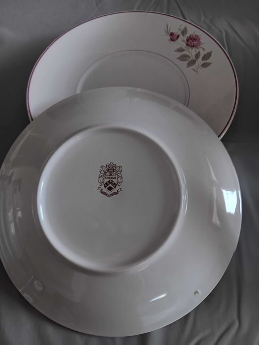 Conjunto de tigelas e pratos antigos, Cesol, Madalena e Capôa