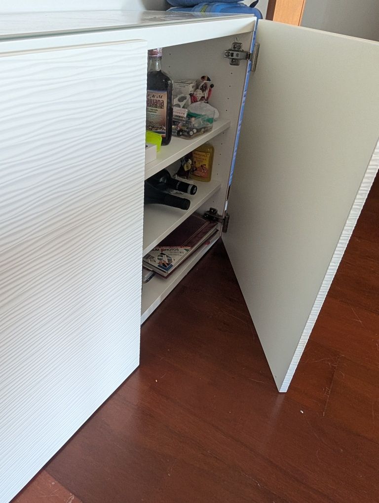 Móvel aparador IKEA  Besta