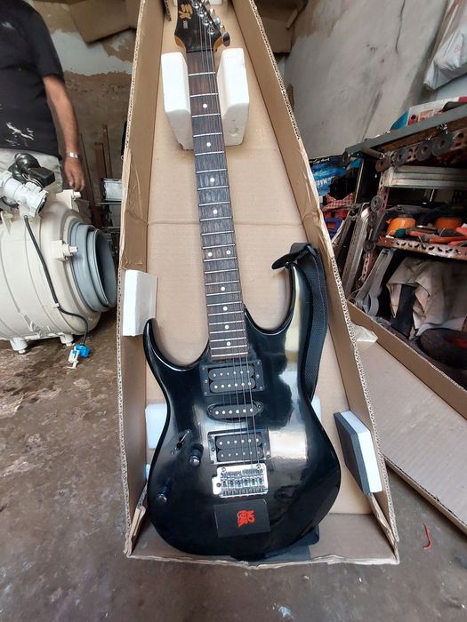 Guitarra Ibanez   preta