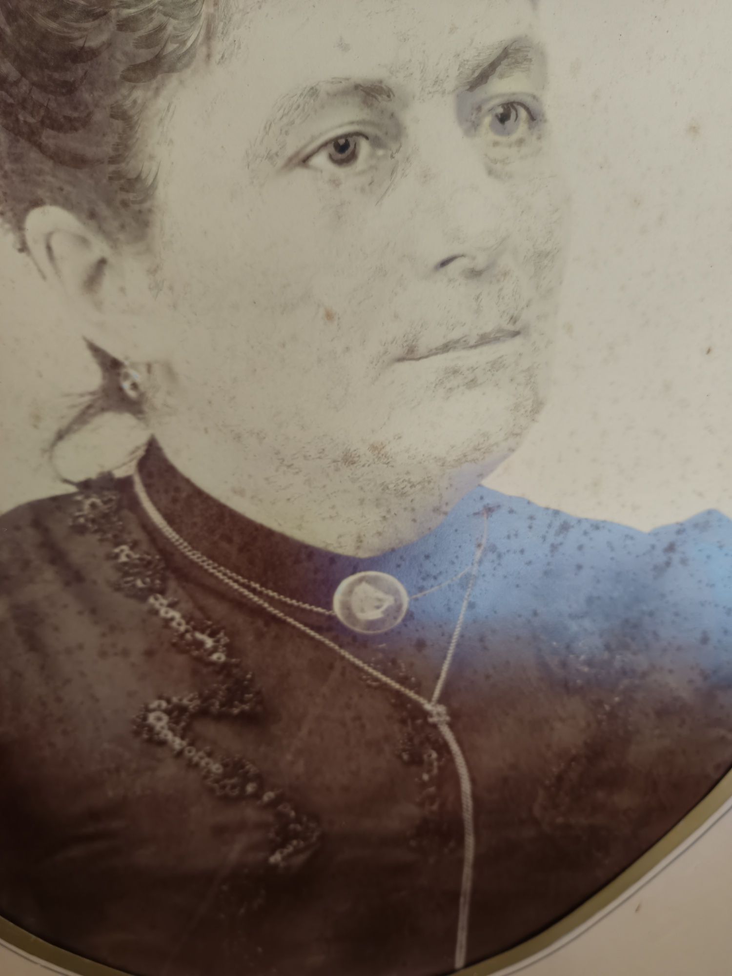 Retrato, da década de 1900.Assinado.