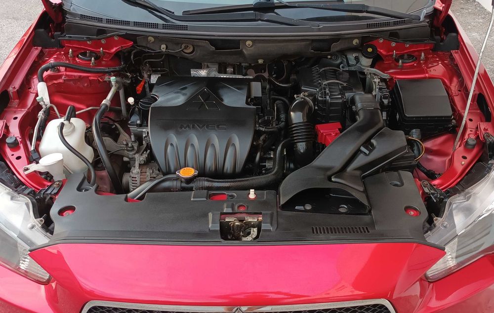 Mitsubishi Lancer 1.5 gasolina, 2009, só 121.800 Km. Excelente.