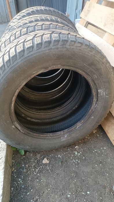 Продам зимнюю резину 195/65/15