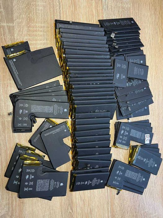 Лот Battery IPhone