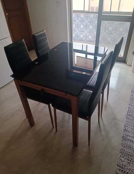 Conjunto de mesa + 6 cadeiras